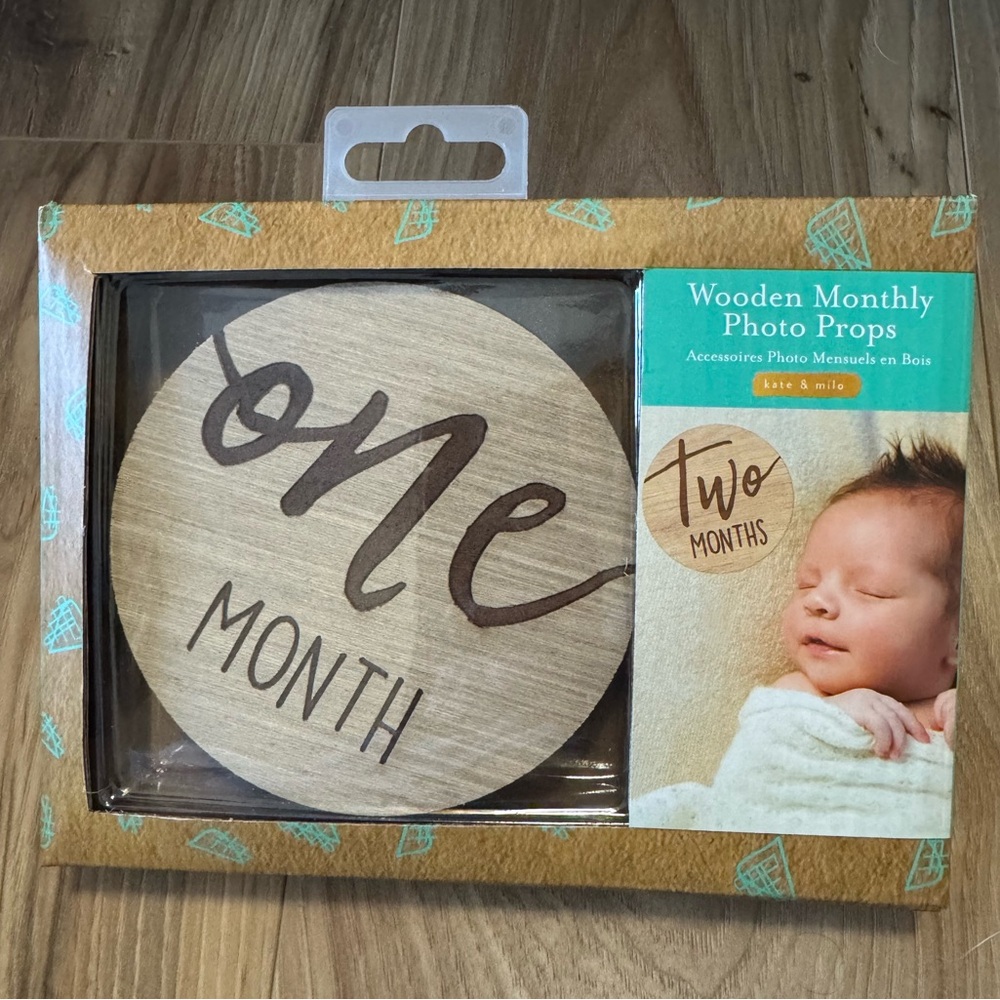 Wooden Round Monthly Milestone Markers Baby Newborn NEW
